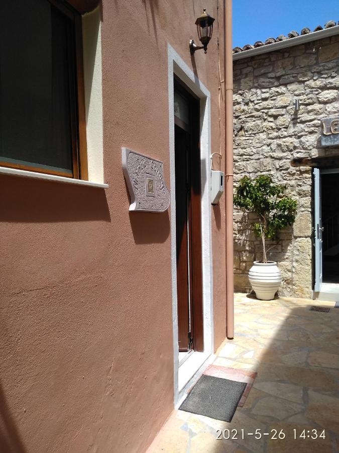 Mermaid Cottage Longos  Екстер'єр фото