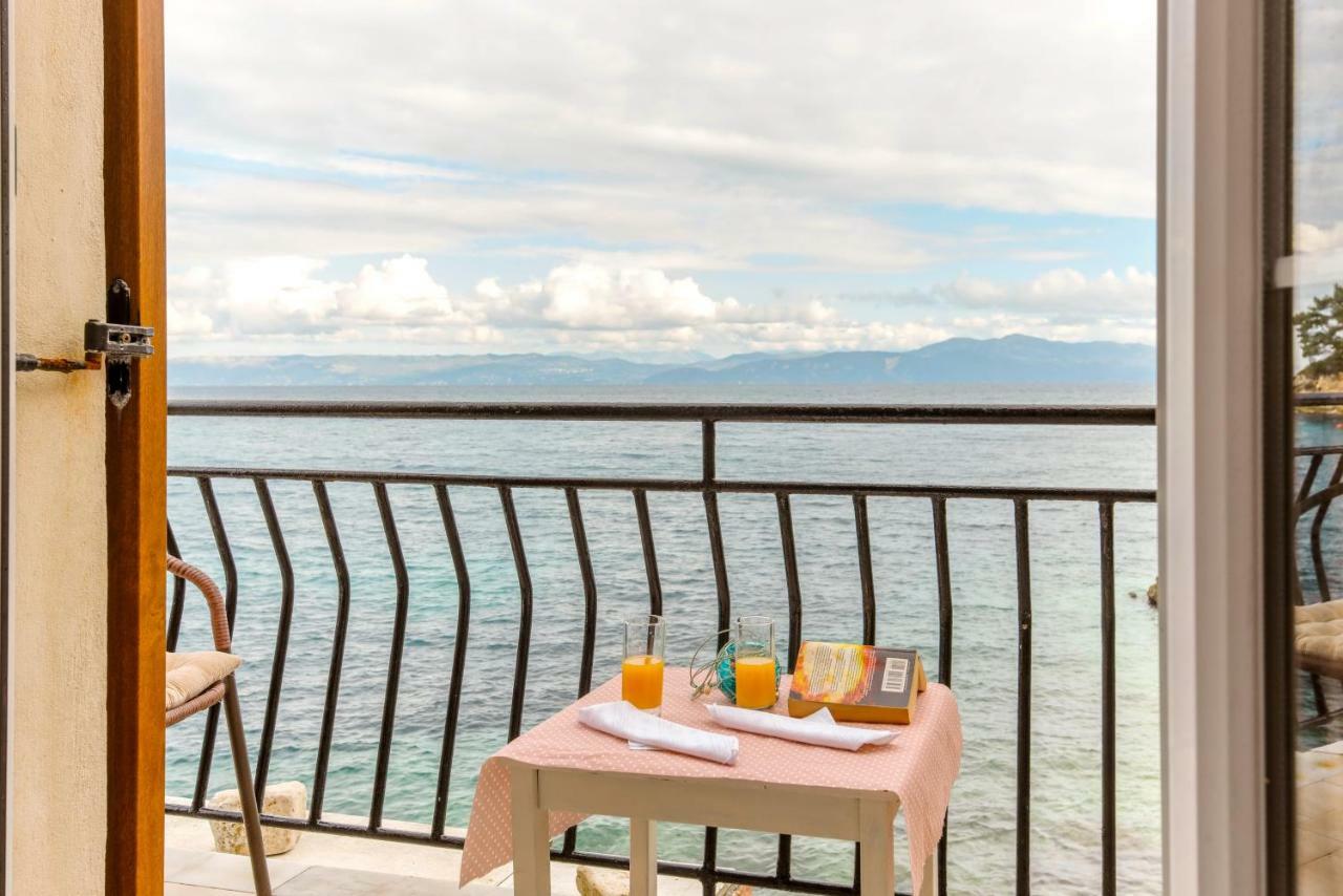 Mermaid Cottage Longos  Екстер'єр фото