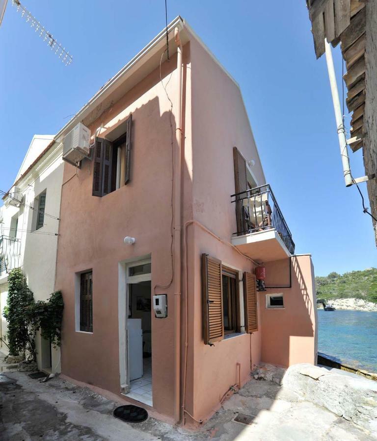 Mermaid Cottage Longos  Екстер'єр фото