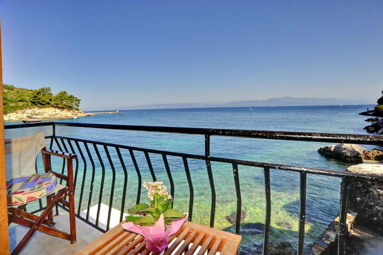 Mermaid Cottage Longos  Екстер'єр фото